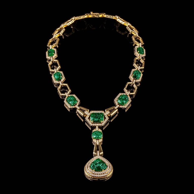 Gold Necklace with emeralds and pavé diamonds